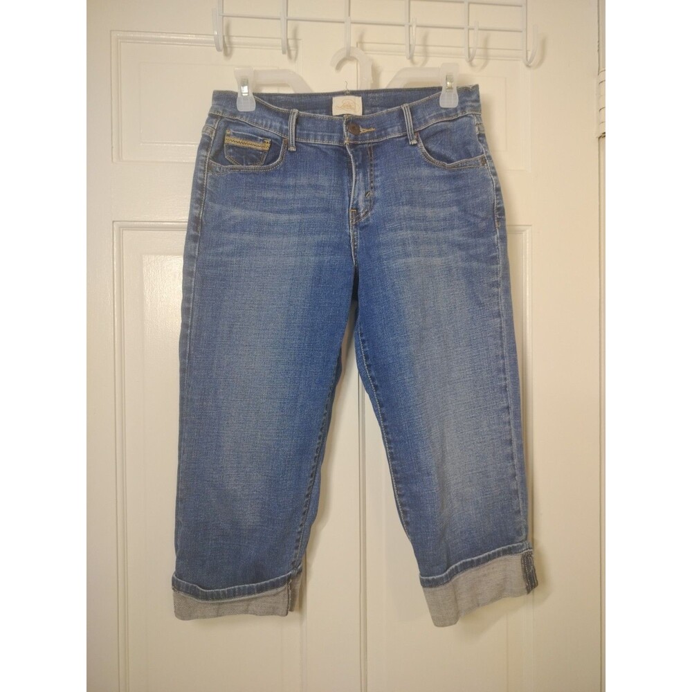 Levis San Francisco Modern Cuffed Capri Size 6 Embroidery